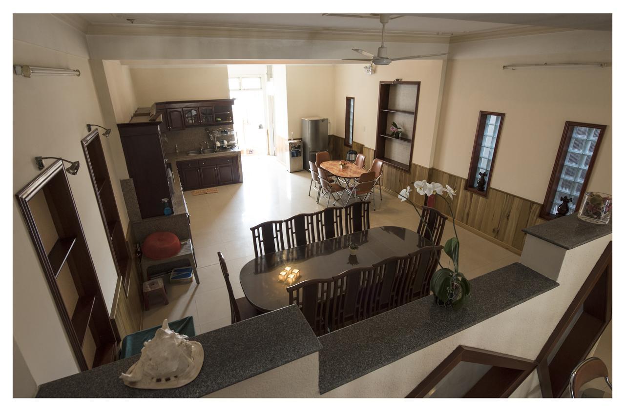 Three Palms Homestay Хойан Экстерьер фото